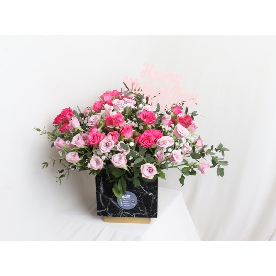 Marbel Vase With Baby Roses