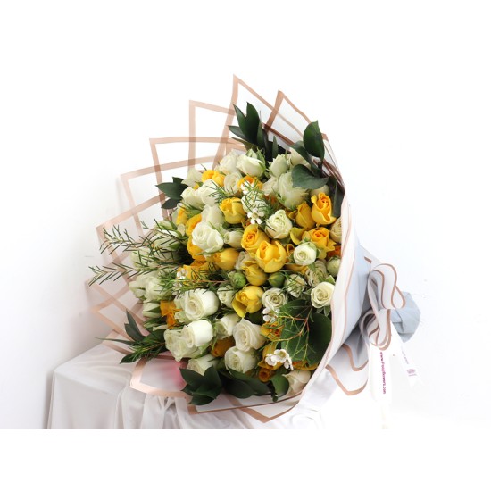 White Yellow Mix Hand Bouquet 30