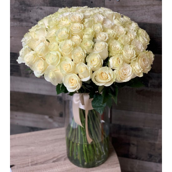 white Roses Vase